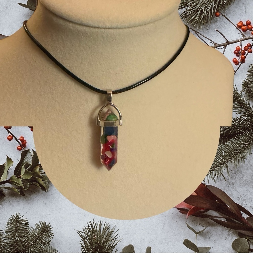Natural Crystal Crushed Stone Resin Bullet Amethyst
Hexagonal Column Necklace